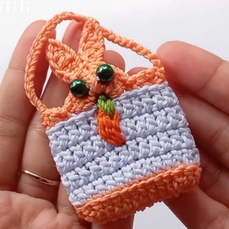 How to Crochet a Bunny Bag Keychain Pattern for Cheerful Looks