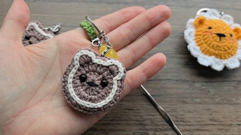 Chic Crochet Oreo Bear Keychain Pattern for Fashionable Accessories