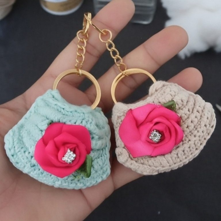 Step-by-Step Crochet Mini Bag Keychain Pattern for Cute Looks