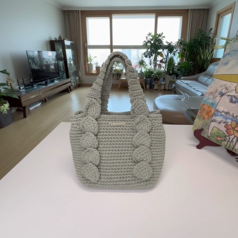 Easy Crochet 3D Flower Line Bag Pattern for Unique Appeal