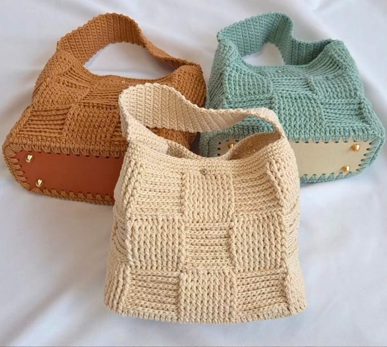 Crochet Mini Weave Bag Pattern That Complements Any Outfit