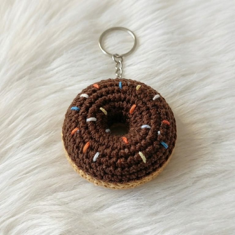 Crochet a Donut Keychain Pattern for Playful Bag or Key Decor