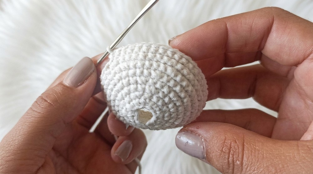 Crochet a Donut Keychain Pattern for Playful Bag or Key Decor