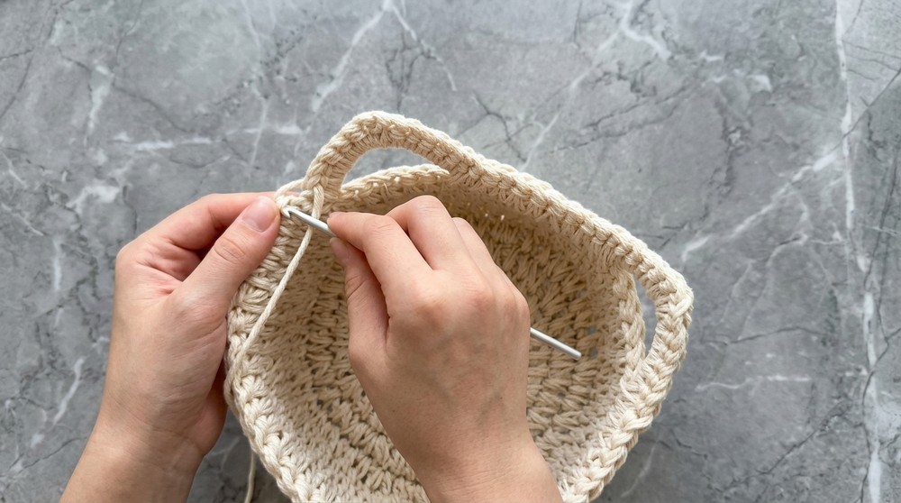 Easy Crochet Kitten Cachepot Pattern for Adorable Storage