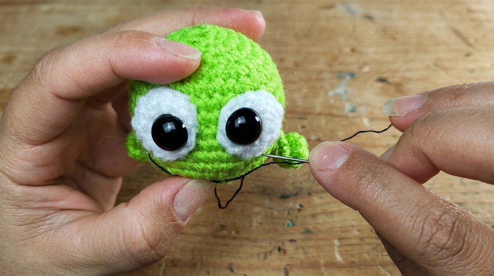 Free Crochet Emoji Keychain Pattern for Cute Bag Decoration