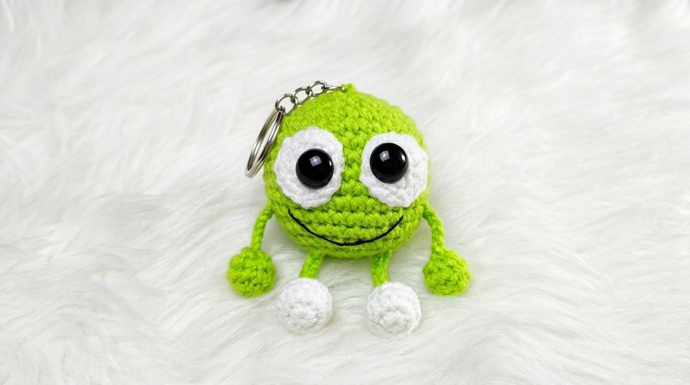 Free Crochet Emoji Keychain Pattern for Cute Bag Decoration