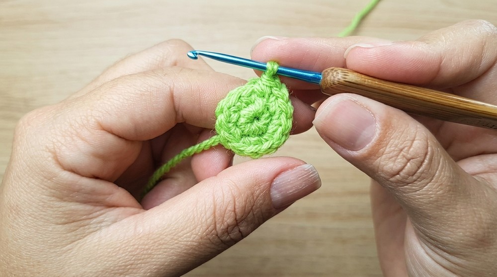 Free Crochet Emoji Keychain Pattern for Cute Bag Decoration
