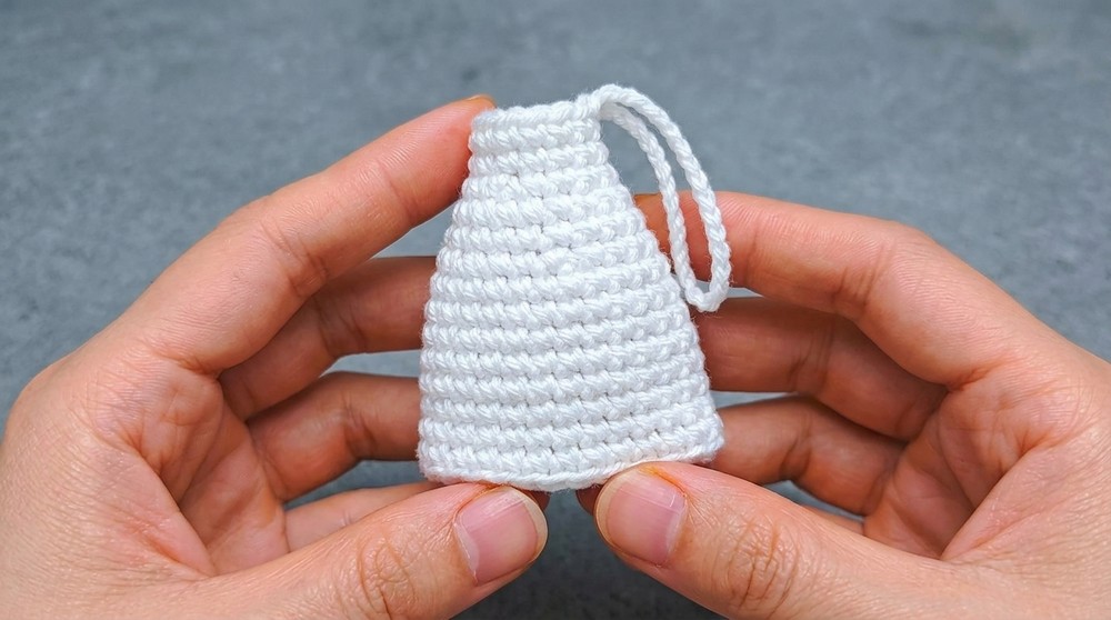 How to Crochet Ghost Keychain Pattern for Trendy Everyday Style