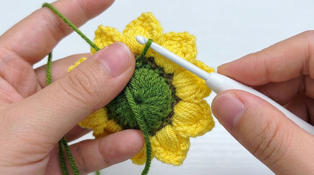 How to Crochet Sunflower Keychain Pattern for Stunning Looks