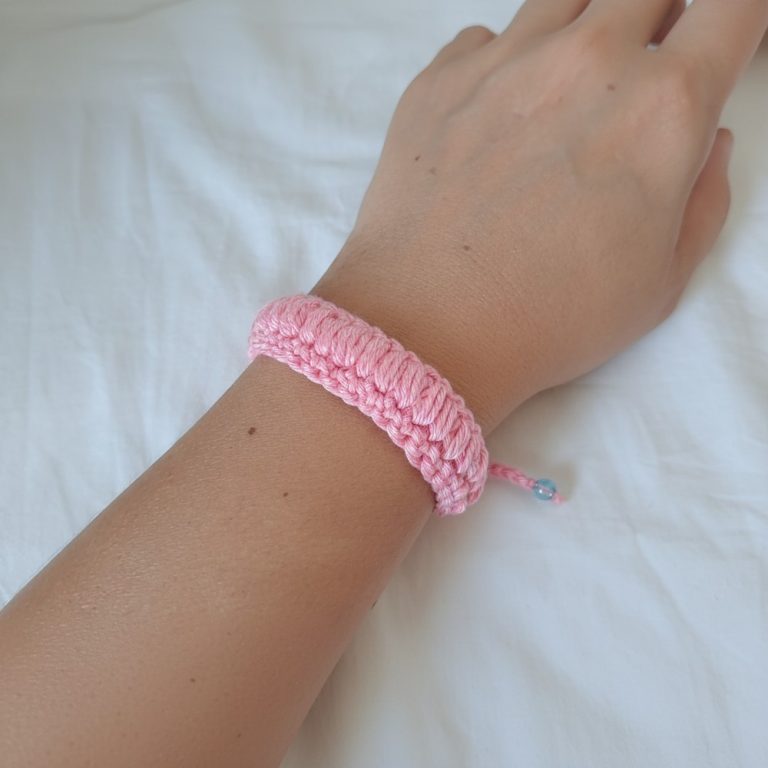 Very Easy Crochet Bracelet Pattern to Elevate Your Outfits Instantly