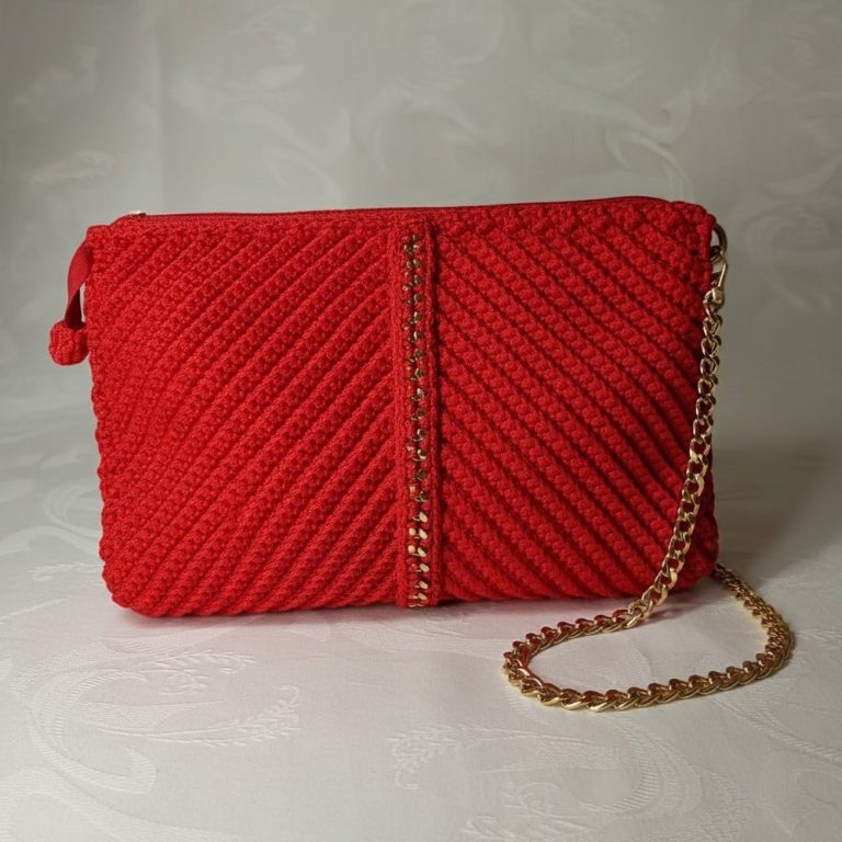 Elegnat and Free Crochet Bag Pattern for a Trendy Outfit