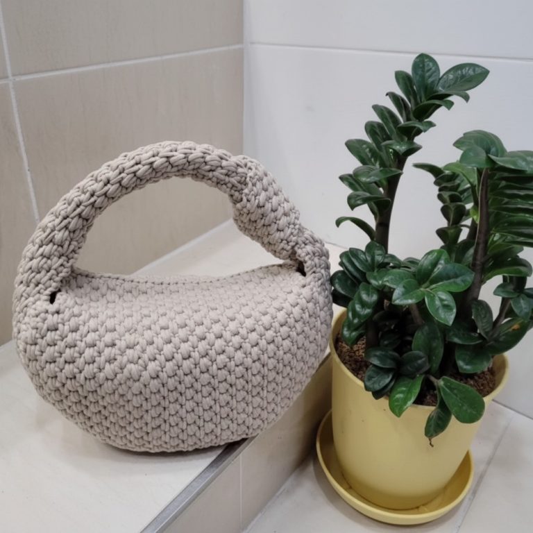 How to Crochet Dumpling Bag Pattern for an Eye-Catching Accent