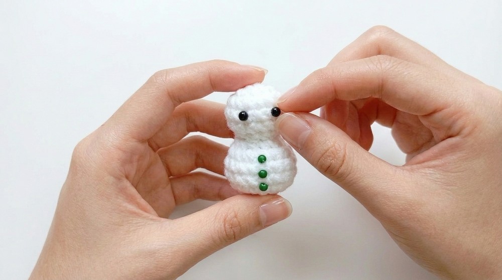 Adorable Crochet Snowman Pattern for Festive Handmade Decor