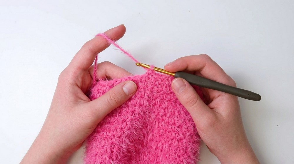 Sweet Crochet Dumpling Bag Pattern for Special Moments