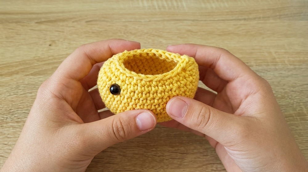 free crochet chicken swing pattern for charming rustic decor