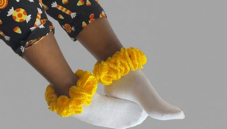 Crochet Easy Ruffle Socks Pattern 1