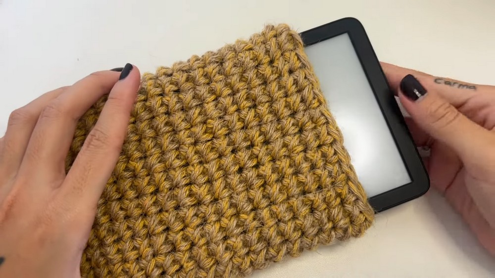 Crochet Kindle Cover Step-by-step Tutorial 10