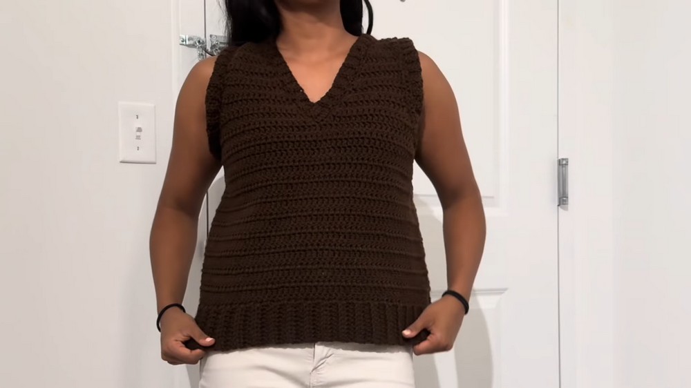 Easy Crochet V-neck Sweater Vest Tutorial 2