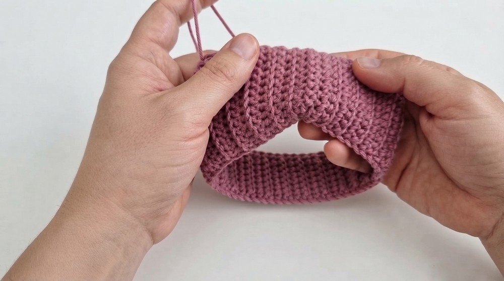 How to make an easy baby crochet jumpsuit 4