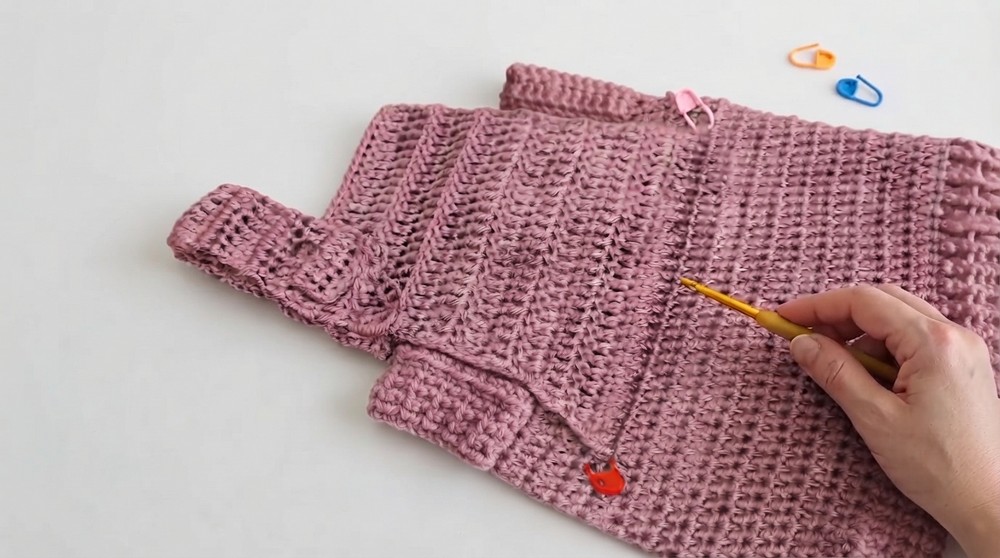 How to make an easy baby crochet jumpsuit 7