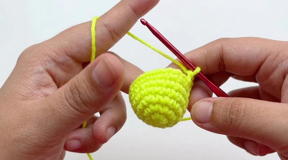 Baby Axolotl Amigurumi Easy Almost No Sew Step-by-Step Crochet Keychain Tutorial for Beginners 4
