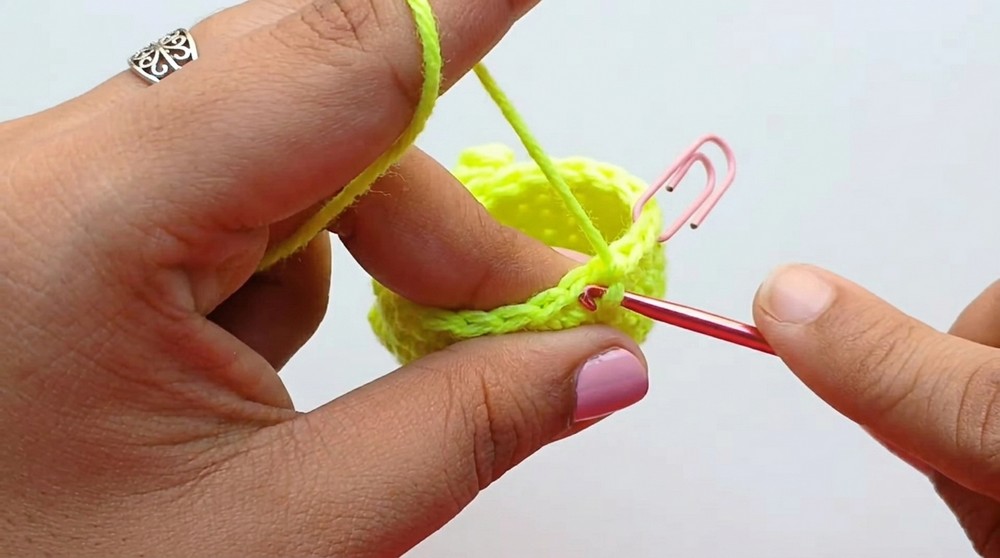 Baby Axolotl Amigurumi Easy Almost No Sew Step-by-Step Crochet Keychain Tutorial for Beginners 5