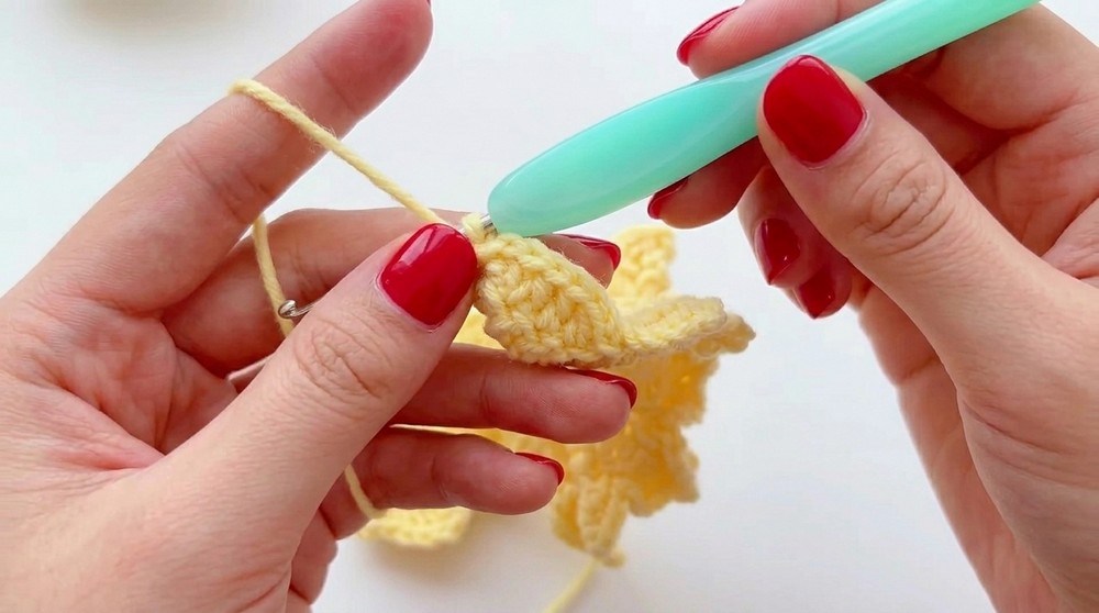 Create Stunning 3D Crochet Jasmine Flowers 5