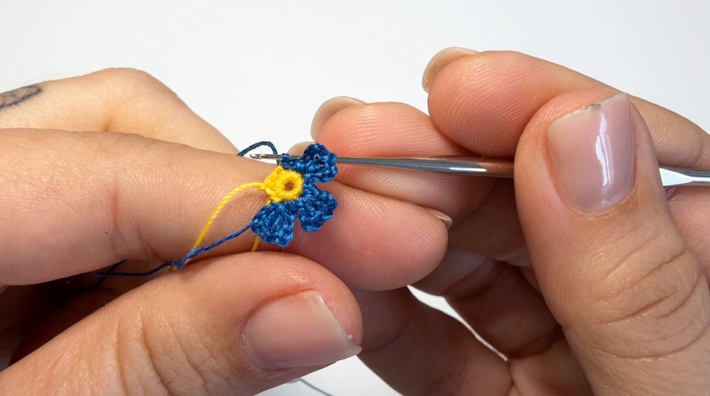 Crochet Flower Keychain Pattern 2