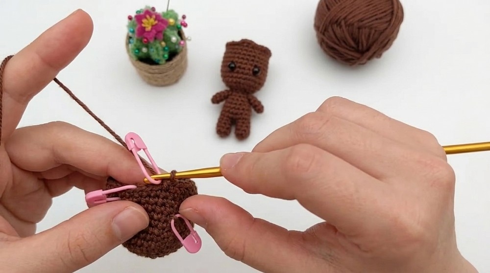 Crochet Groot Amigurumi Pattern 1