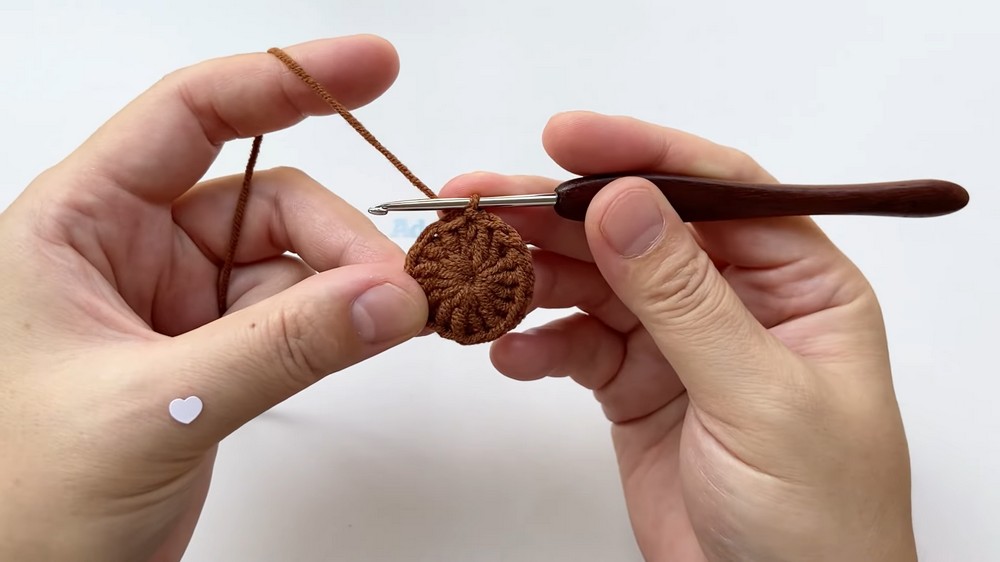 Crochet Sunflower Earphone Bag Pattern 1