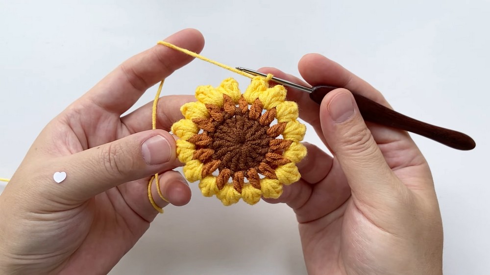 Crochet Sunflower Earphone Bag Pattern 2