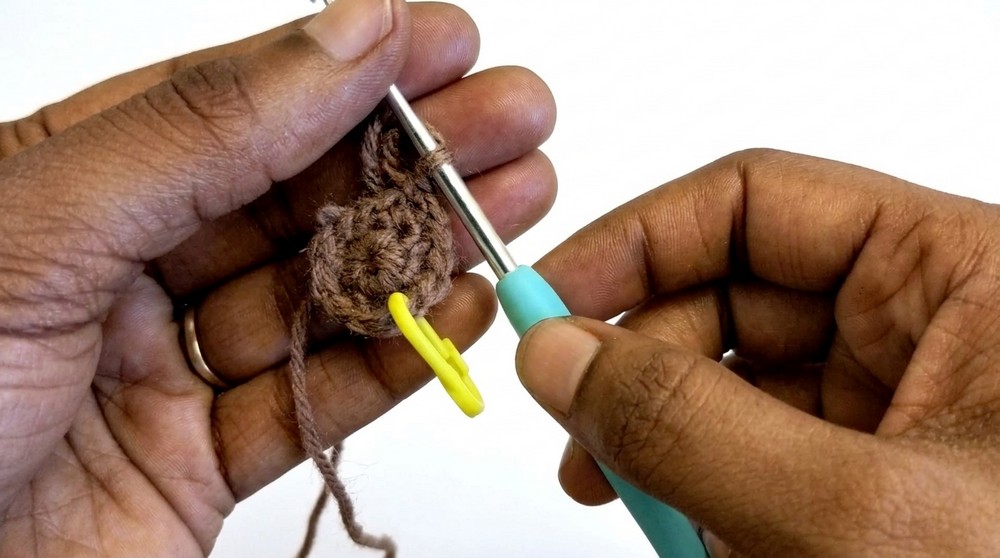 Crochet Sunflower Keychain Pattern 1