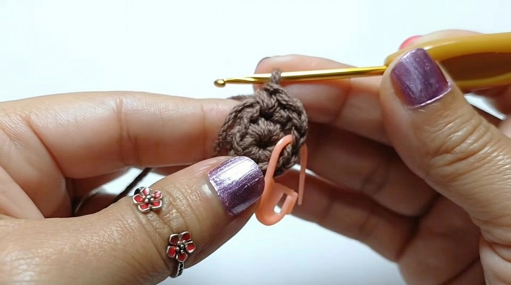 Crochet Sunflower Keychain Pattern 1