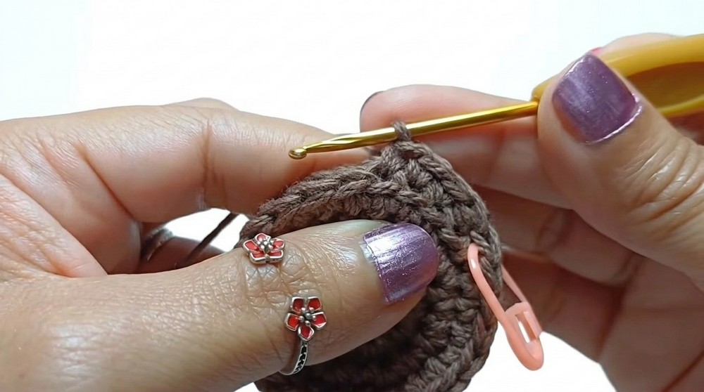 Crochet Sunflower Keychain Pattern 3