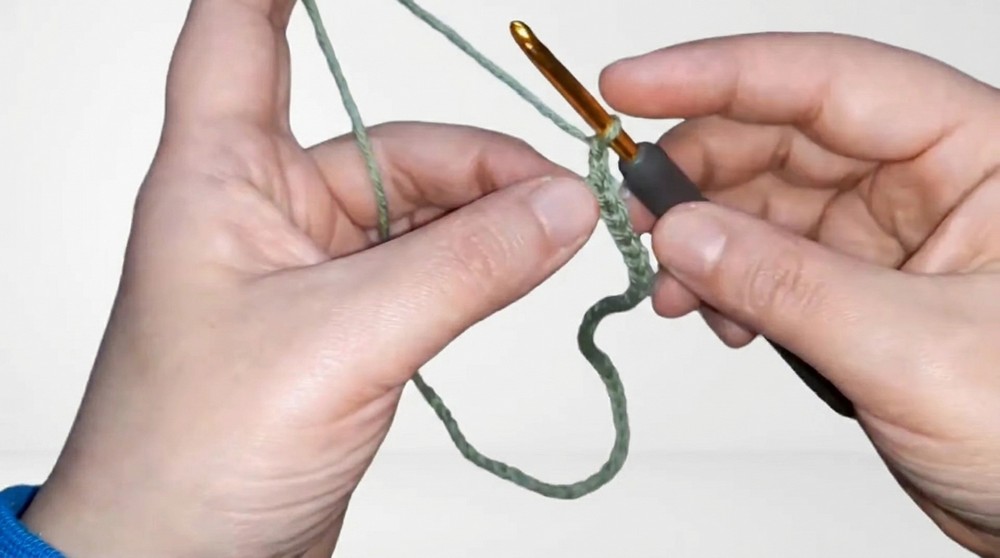 An easy and simple crocheted cap for all ages 3