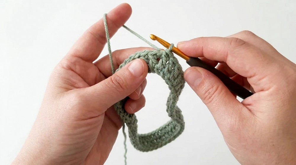 An easy and simple crocheted cap for all ages 4