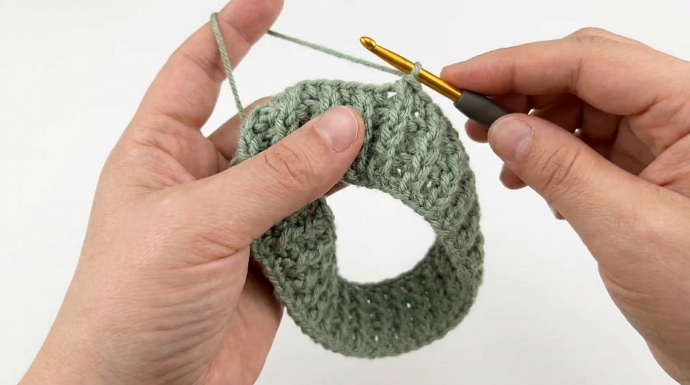 An easy and simple crocheted cap for all ages 5