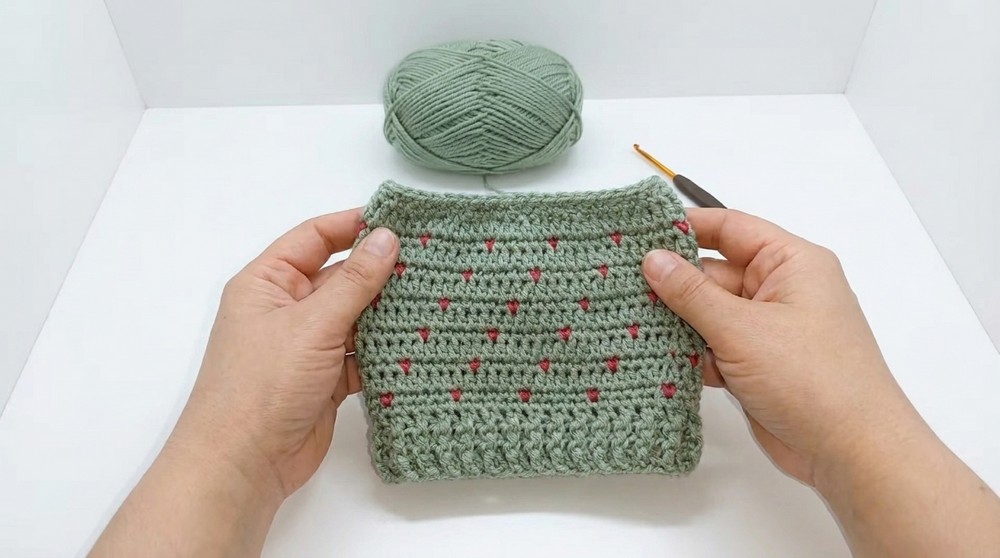 An easy and simple crocheted cap for all ages 6