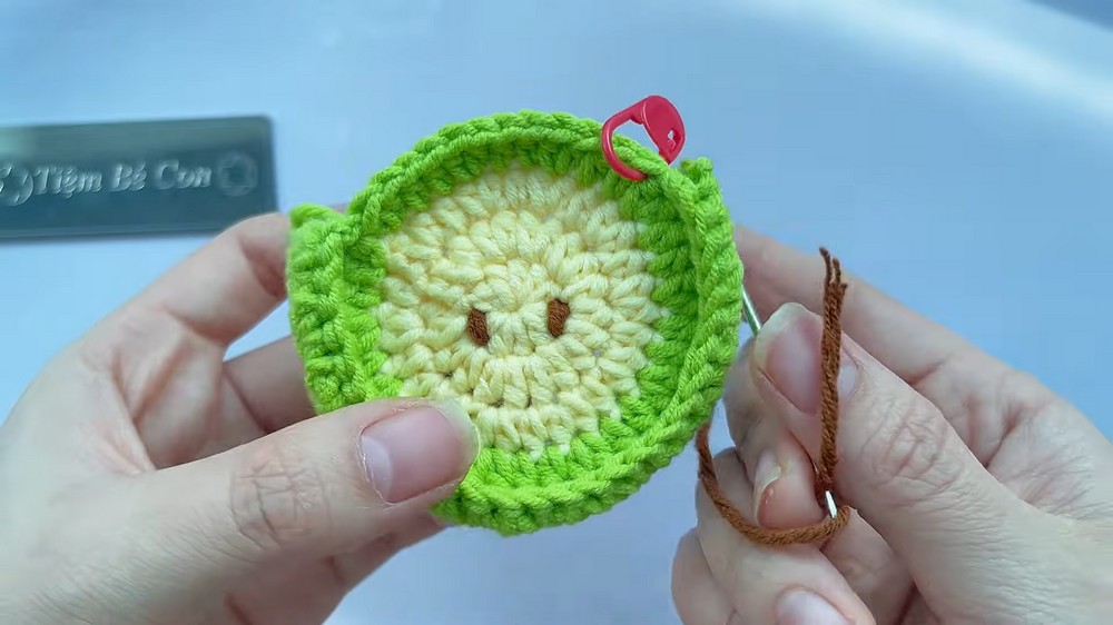 Crochet Apple shaped Headphone Pattern 3