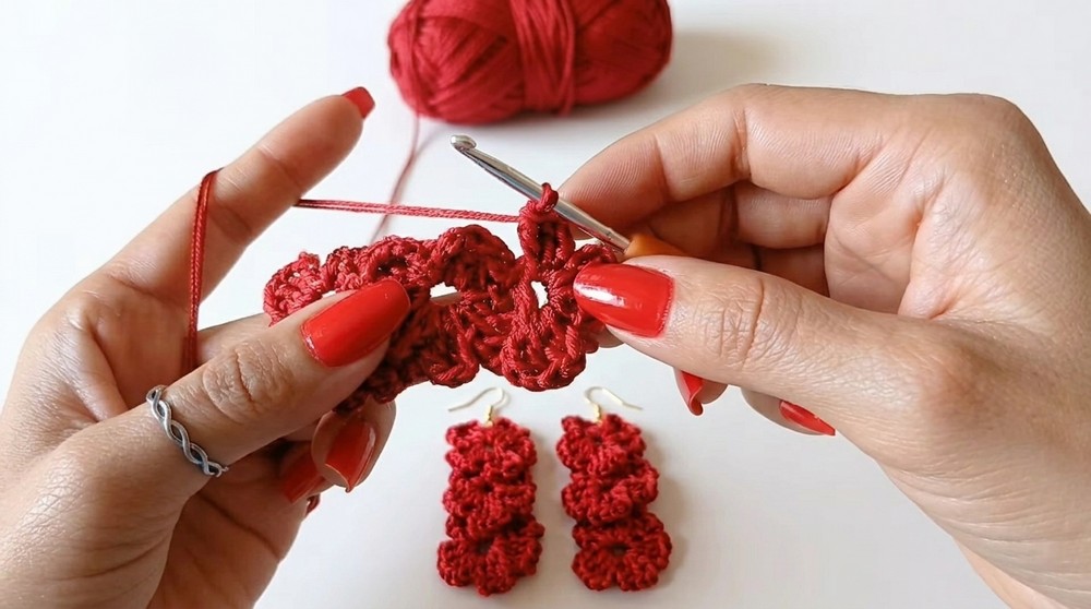 Crochet Earrings For Christmas Pattern 3