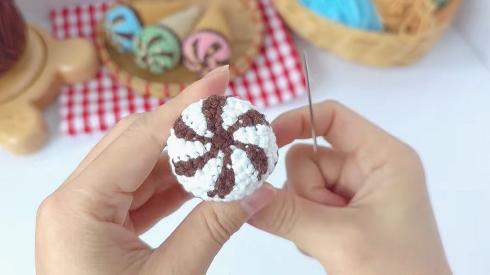 Crochet Ice Cream Cone Pattern Easy Step-by-Step DIY Crochet Desserts11