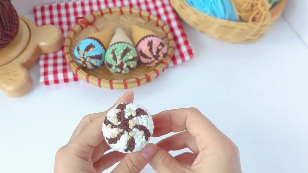 Crochet Ice Cream Cone Pattern Easy Step-by-Step DIY Crochet Desserts12