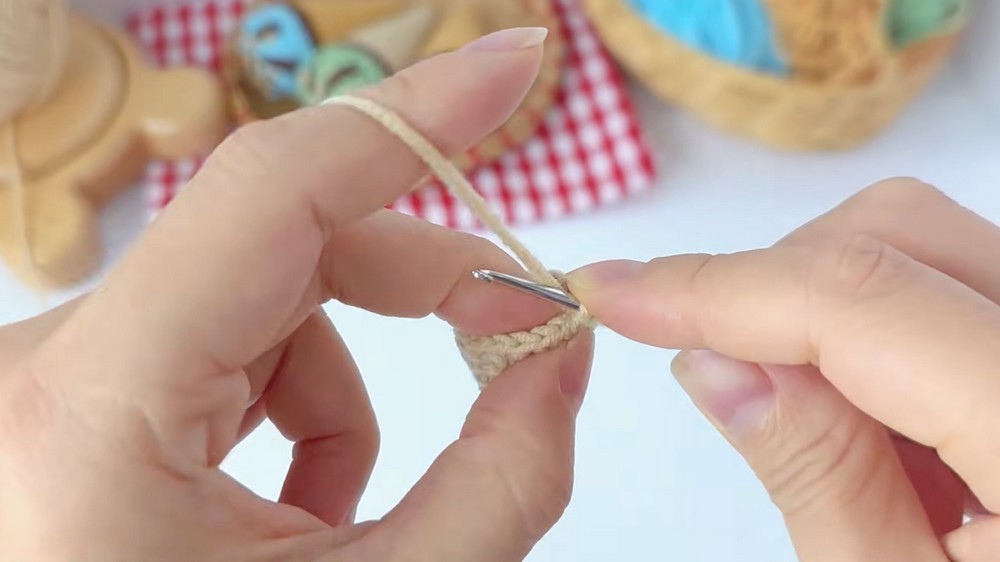 Crochet Ice Cream Cone Pattern Easy Step-by-Step DIY Crochet Desserts4