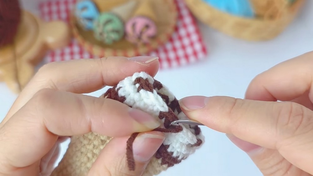 Crochet Ice Cream Cone Pattern Easy Step-by-Step DIY Crochet Desserts7