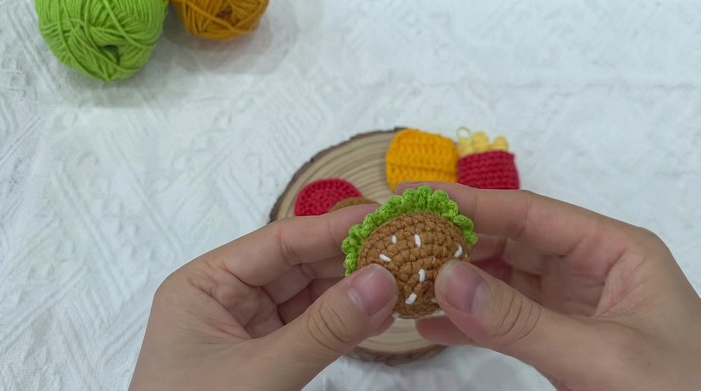 Crochet Mini Hamburger & Fries Set Super Cute Amigurumi Tutorial (7)