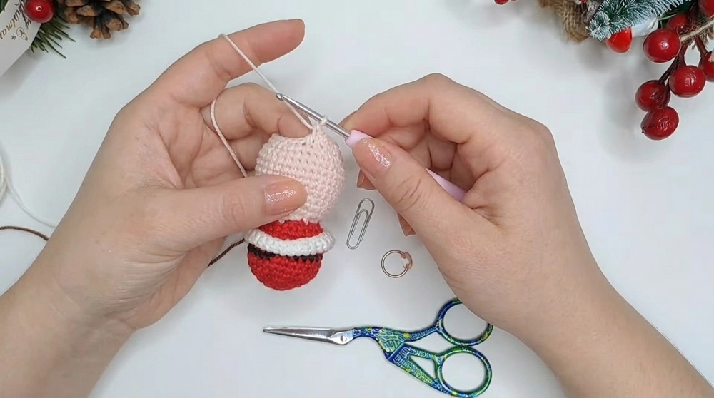 Crochet Mini Santa Claus Pattern 2