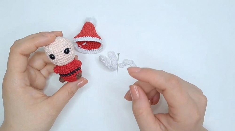 Crochet Mini Santa Claus Pattern 3