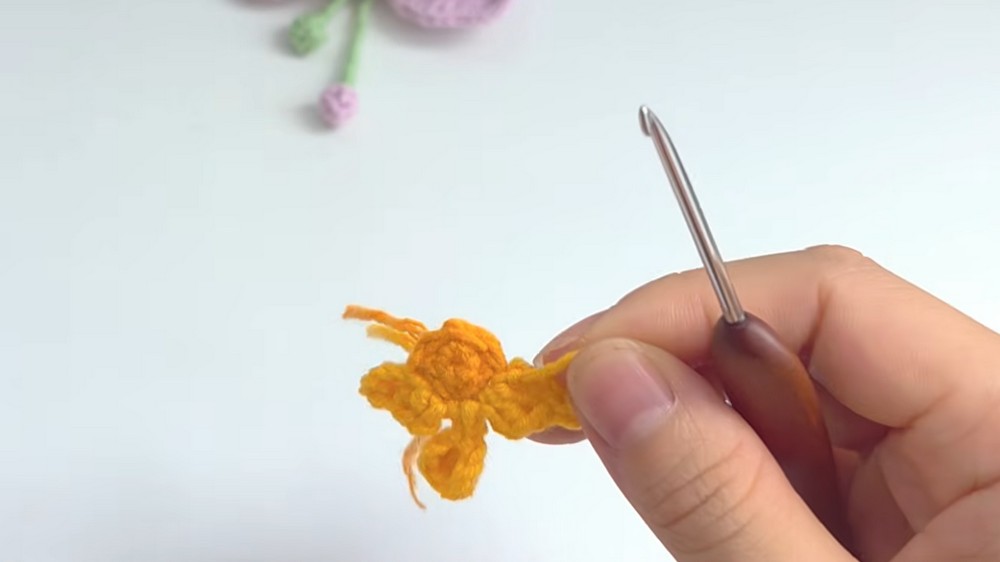 Crochet Orchid Keychain ✨ Cute Handmade Flower Tutorial for Beginners 4