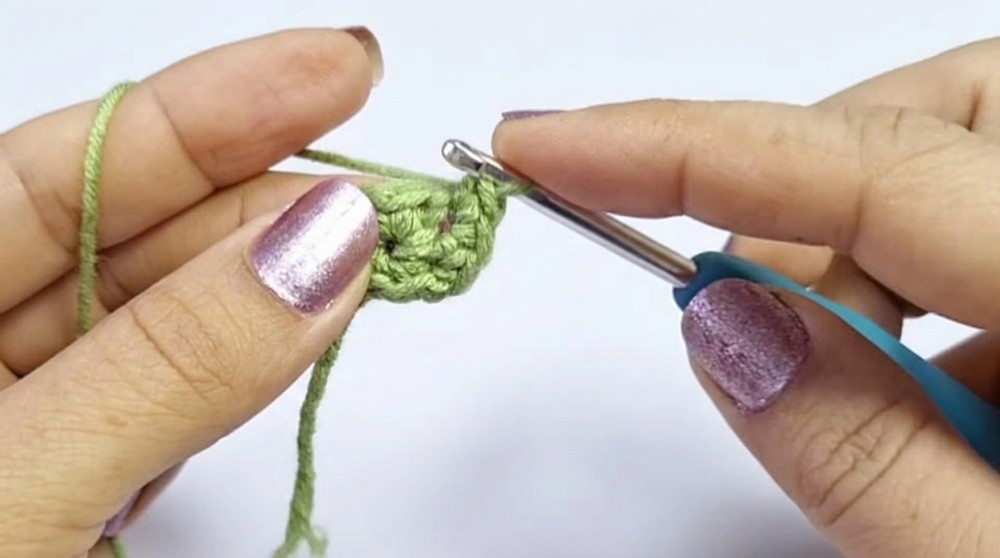 Crochet Santa Claus Hat Keychain Pattern 1