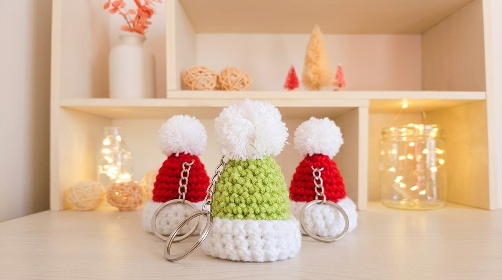 Crochet Santa Claus Hat Keychain Pattern 4